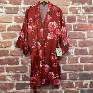 Soho Apparel Robe Women's 1X Red Multicolor Floral Satin Pool Spa Kimono Sleeves